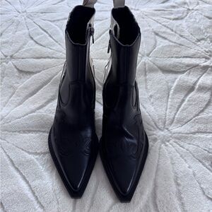 Dolce Vita Black & White Embroidered Ankle Booties 8.5